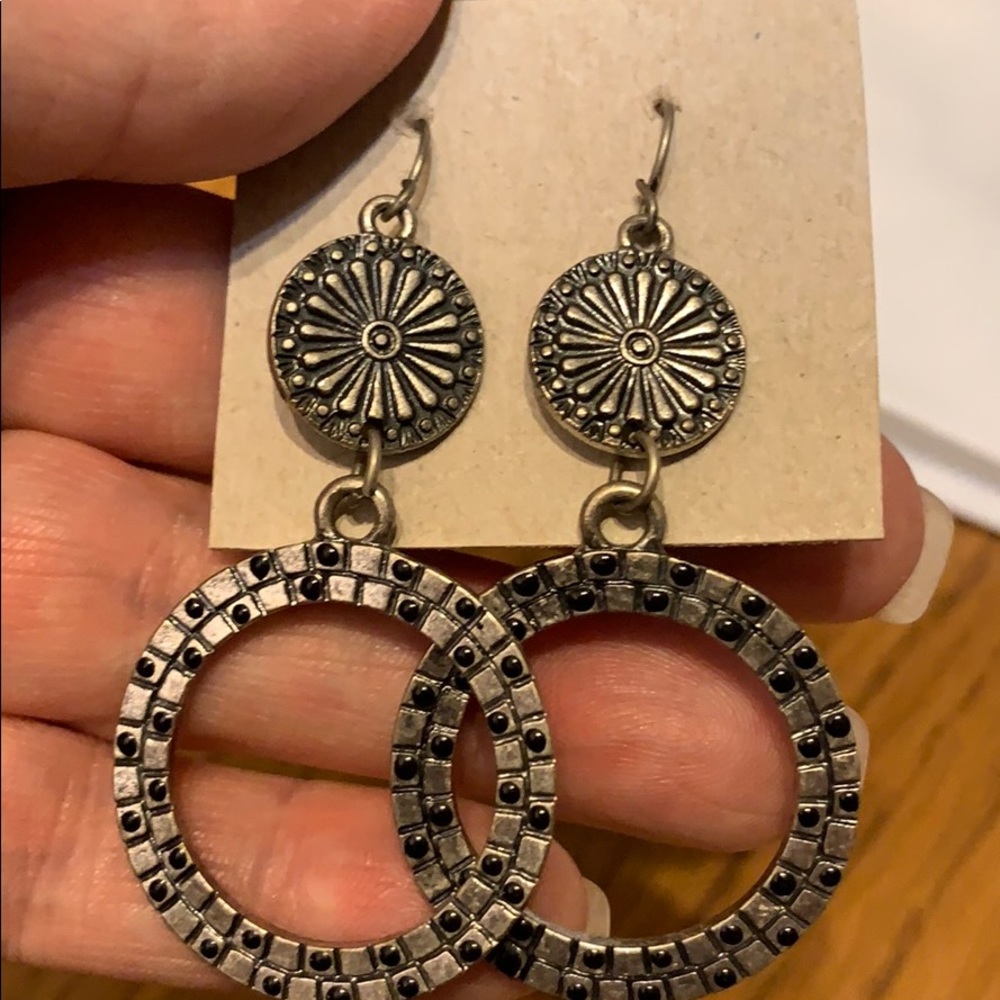 Pretty dangly earrings never worn